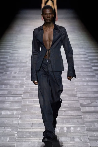 Look 30